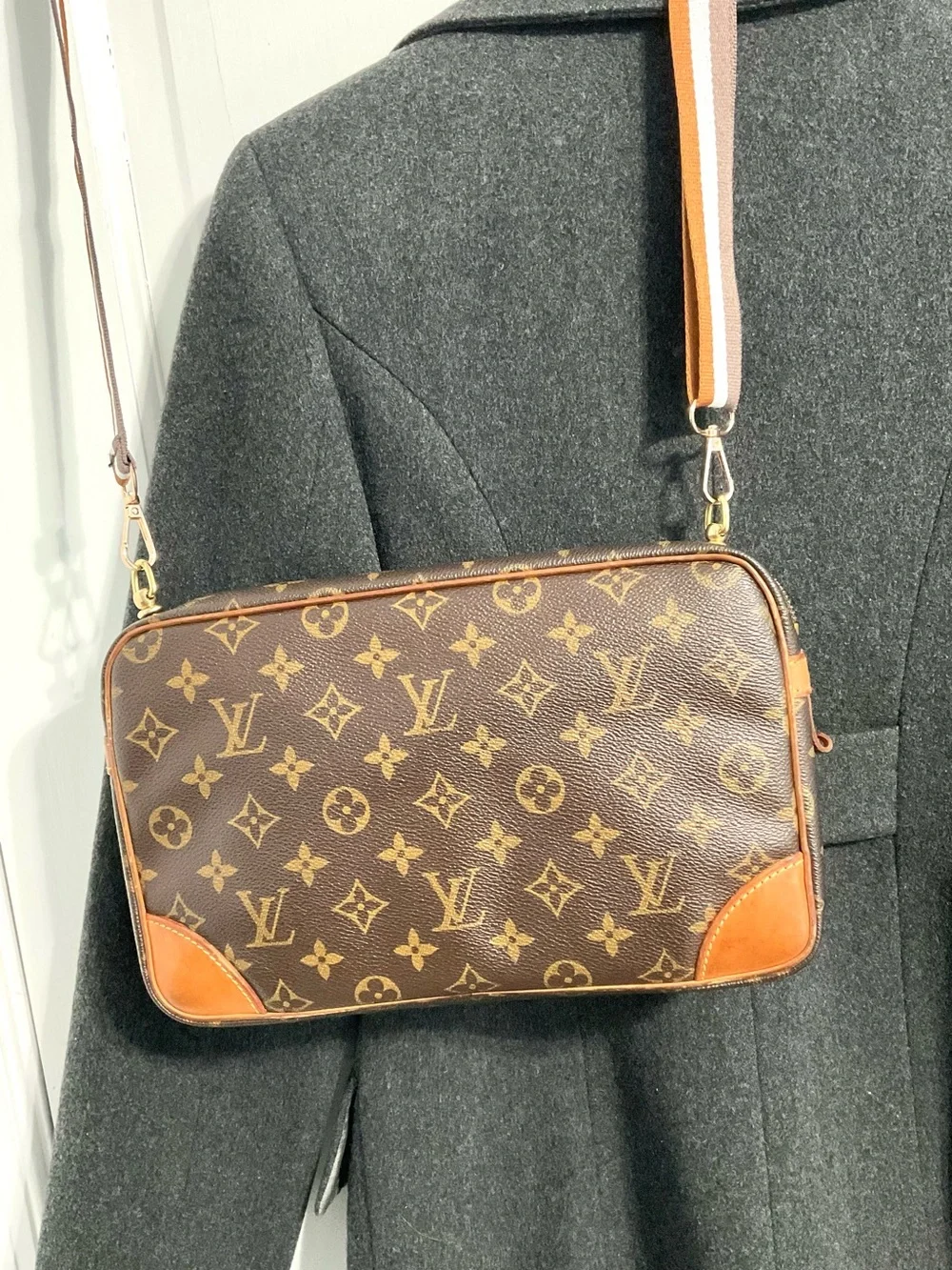 ✅LV AUTHENTIC COMPEIGNE CLUTCH 28 LOUIS VUITTON MONOGRAM